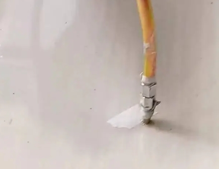 咸宁瓷砖空鼓维修公司专业解答在瓷砖铺贴过程中，如果使用的砂料过粗（如全部使用了粗砂），可能会导致以下问题